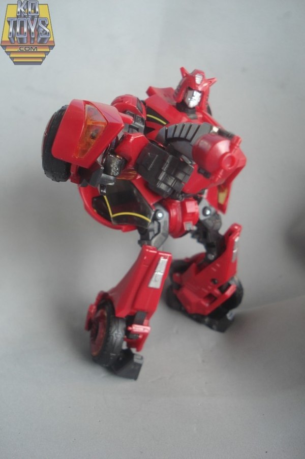 War For Cybertron Cliffjumper  (6 of 16)